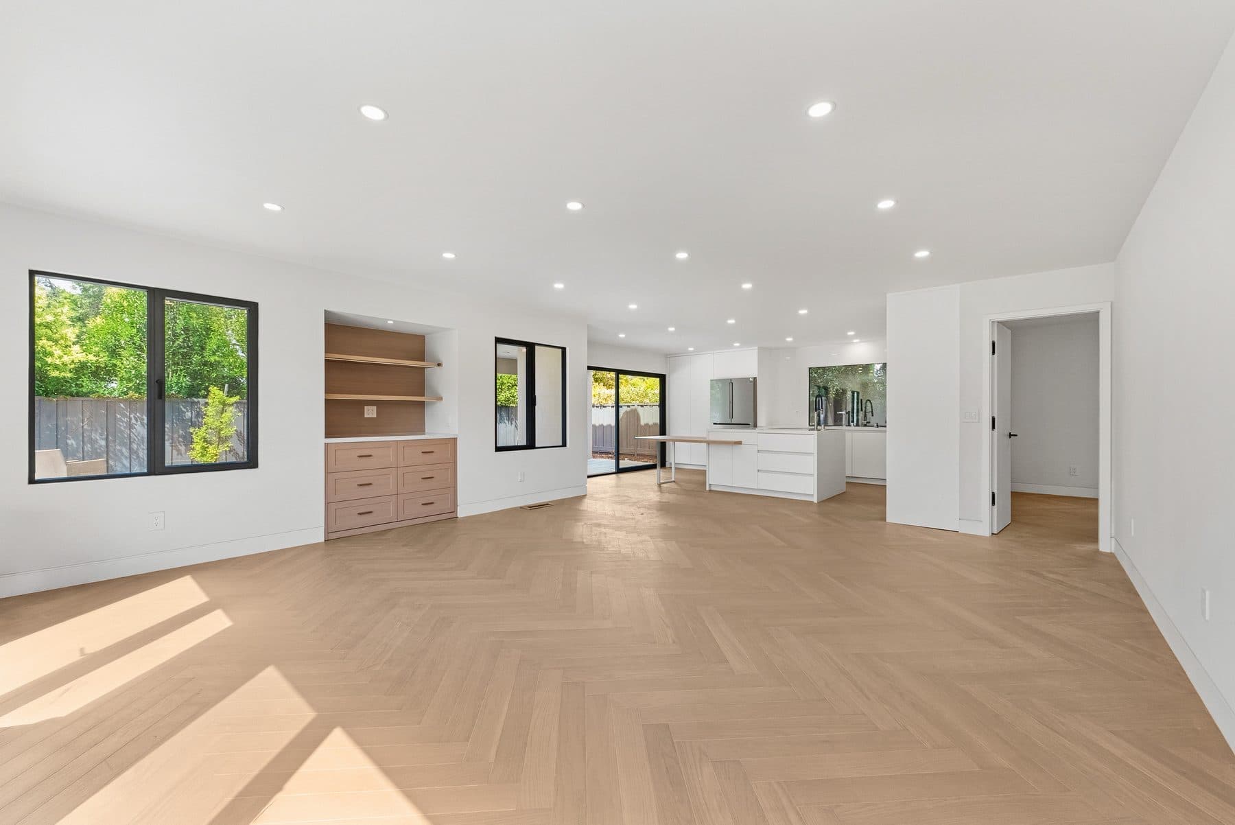 Palo Alto 重建项目 · 起居室与内嵌收纳