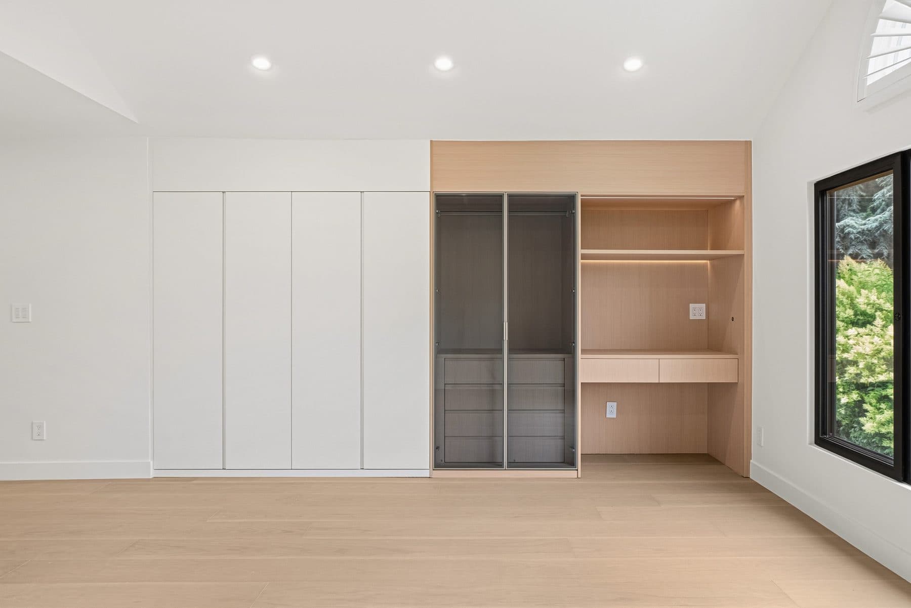 Palo Alto 重建项目 · 卧室衣柜与书桌一体
